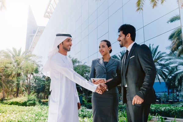 Airswift hiring guide UAE Business people shaking hands