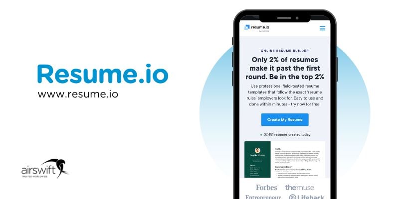 Resume.io’s interface on smartphone, enhancing resume success rate