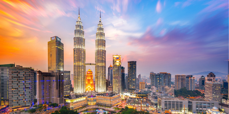 malaysia skyline featuring the petronas twin towers (1)
