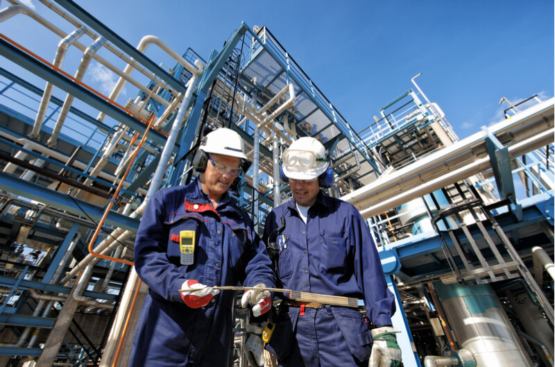 Refinery oil and gas workers - Airswift